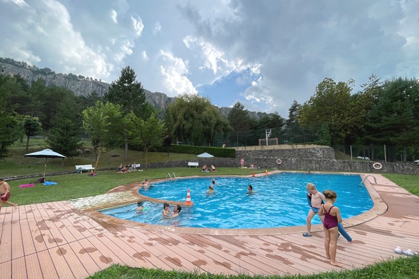 camping-el-bergueda-activites-services-piscine